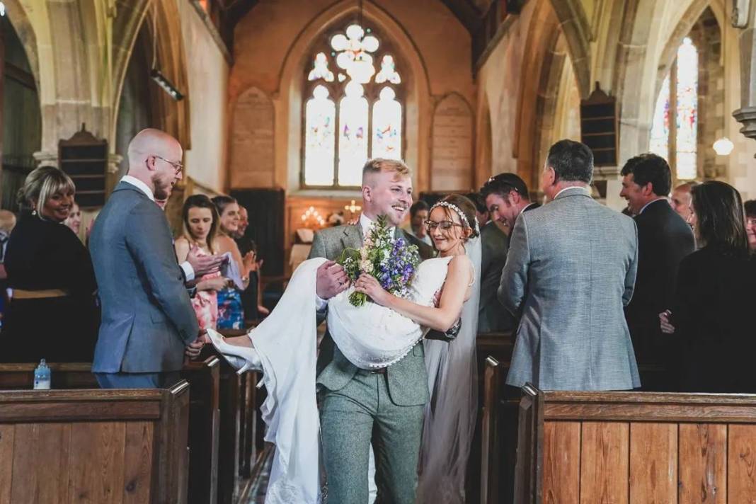 12 yaşında gibi ama 2 çocuk annesi! Yaşını duyanlar inanmakta güçlük çekiyor 21